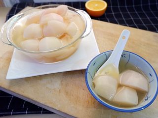 14、宝宝辅食之肉末蒸冬瓜+冰糖水蜜桃,小孩子可以温热的时候吃。煮软一点，勺子压一下就会碎。