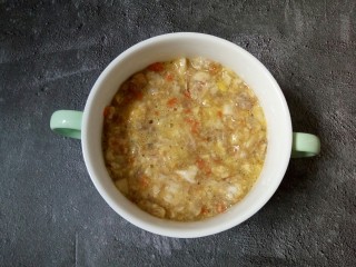 7、宝宝辅食~肉泥蒸蛋,倒入小碗中