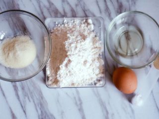 1、宝宝辅食之原味芝士夹心华夫饼（酵母版）,准备好所需要的原料