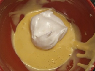 12、新手奶油小西饼——少油少糖,分三次把蛋白翻拌蛋黄糊