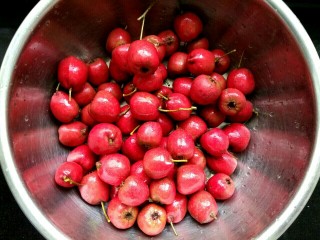 1、山楂果酱,山楂洗净