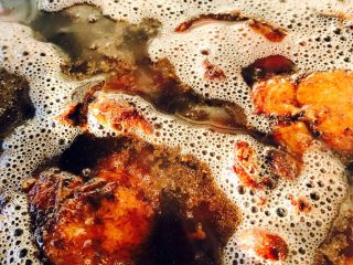 9、熏鲅鱼#烟台特色#,锅中的水一定要漫过鲅鱼片