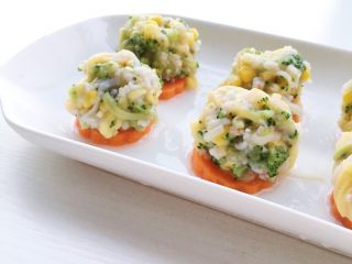 18、彩蔬鲜虾面条丸子,这个菜是不是很有创意呀～一口营养都补上了