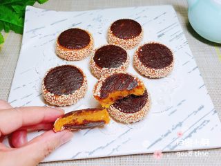 21、南瓜糯米夹心饼,再来一张特写镜头，金黄色软软的，特别诱人！