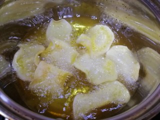 11、薯片,土豆片会快速膨胀浮起。