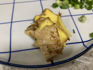 9、鲫鱼萝卜丝汤,切片