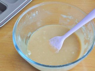 9、费南雪,切拌均匀。