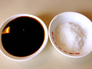 7、绿色美食+葱油芦笋白玉菇,生抽、白糖，准备好