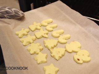 11、圣诞黄油饼干,烤15分钟或至表面金即可