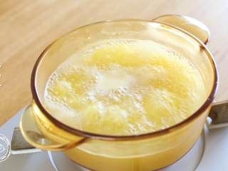 3、米汤胡萝卜泥6m+宝宝辅食,煮开~