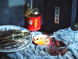 5、麻辣过瘾 香辣虾&麻辣香锅,准备豆瓣酱(喜欢老干妈的可以加两勺)
