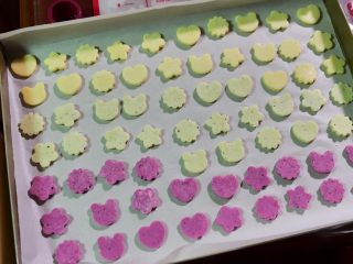 5、宝宝奶片,用的量正好制作一整盘，有不少都是满宝自己做的。