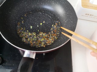 20、莲藕饼,迅速炒变金黄关火（10秒左右）