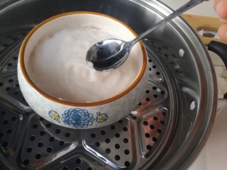 30、莲藕饼,再用勺轻轻弄平表面