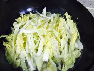 13、娃娃菜蛏子汤,开锅放入娃娃菜