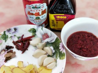 1、红曲酒焖兔子肉,1.将食材准备好。