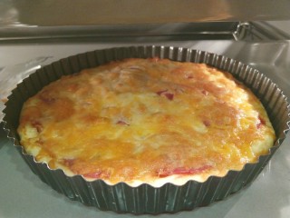 10、新文美食  自制烤箱板披萨,烤好的披萨很香。