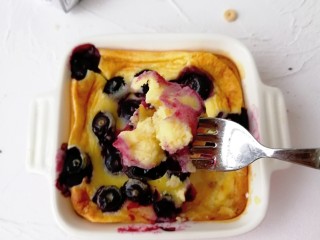 8、爆浆蓝莓蛋糕,简单好吃的蓝莓蛋糕