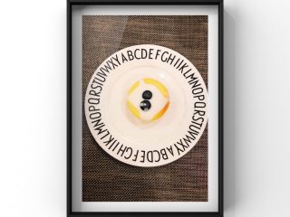 8、酸奶蓝莓蛋糕,最后倒入酸奶和蓝莓装饰即可！