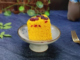 13、奶香果干南瓜发糕,口感比蛋糕还好!松软又富有弹性!无油无糖适合老人与孩子!