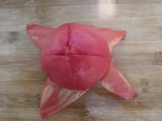 11、番茄丝瓜补钙粥,1分钟后，番茄去皮