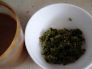 10、涮羊肉,韭菜花、麻酱、腐乳、啤酒调在一起