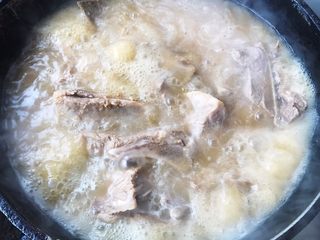 7、干烧排骨,排骨在热情的翻滚着好好香哦