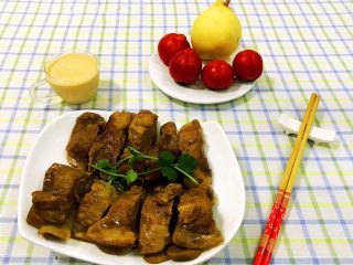 13、干烧排骨,搭配着水果和酸奶一起吃更加爽口