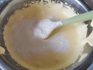 17、虎皮蛋糕卷,筛入玉米淀粉