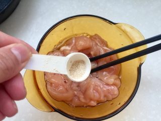 7、翠羽红霞映玉光➕荷兰豆滑炒鸡片,加入少许鲍鱼鸡粉