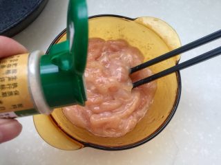 8、翠羽红霞映玉光➕荷兰豆滑炒鸡片,加入一点白胡椒粉