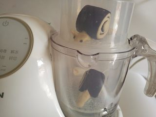 17、可爱的小蜗牛,放在辅食机蒸篮中蒸熟即可