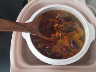 15、虫草花乌鸡汤,盛出啰