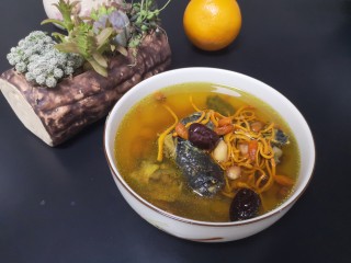 17、虫草花乌鸡汤,汤鲜清甜，喜欢的亲可以试试哦