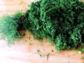 2、茴香饺子，最美的遇见,切细（注意千万不要剁！不要放盐！）