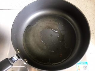 3、古方红糖七彩豆年糕,起油锅