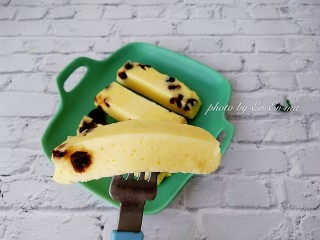 12、蔓越莓酸奶糕,脱模后稍微凉后切块就可以吃啦～