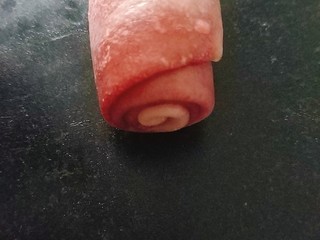 24、桃花酥,还是从上往下卷卷；