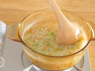 9、宝宝蔬菜粥8m+宝宝辅食,搅拌均匀~