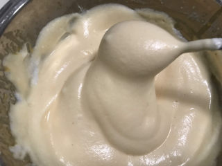 5、爆浆纸杯蛋糕????,翻拌均匀～