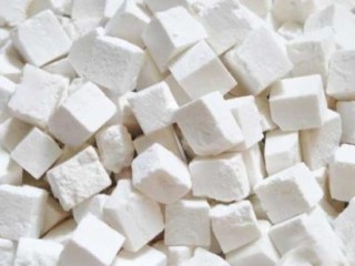 3、茯苓莲子羹,茯苓冲洗后，水泡2小时