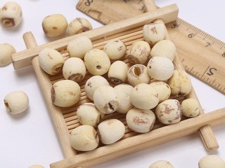 4、茯苓莲子羹,莲子备好，无需水泡。