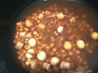 7、茯苓莲子羹,用炖盅味道更好，更烂。