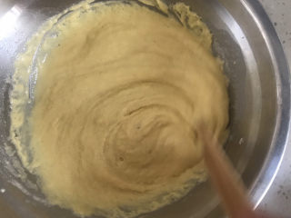 6、黄金玉米饼,用筷子搅拌排气