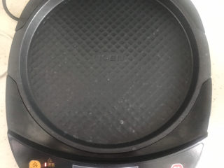 7、黄金玉米饼,电饼档预热，不刷油