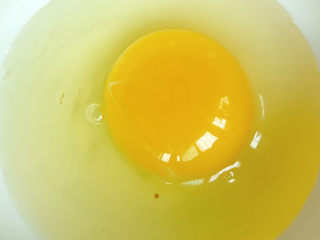 4、鸡蛋豆腐羹,鸡蛋打散