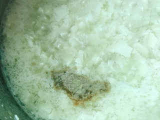 12、鸡蛋豆腐羹,放入胡椒粉和盐