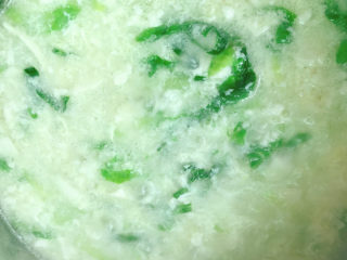 19、鸡蛋豆腐羹,放入鸡精搅拌均匀即可。