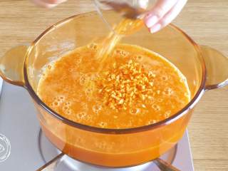 6、橘子果酱12m+（宝宝辅食）,橘皮碎放入锅中~