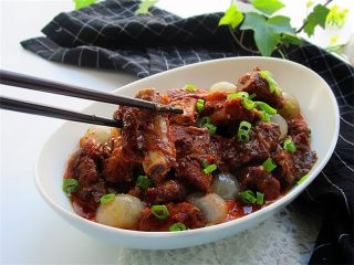 12、茄汁排骨龙眼肉,美味即享，先来一块排骨，真的是实在太饿了